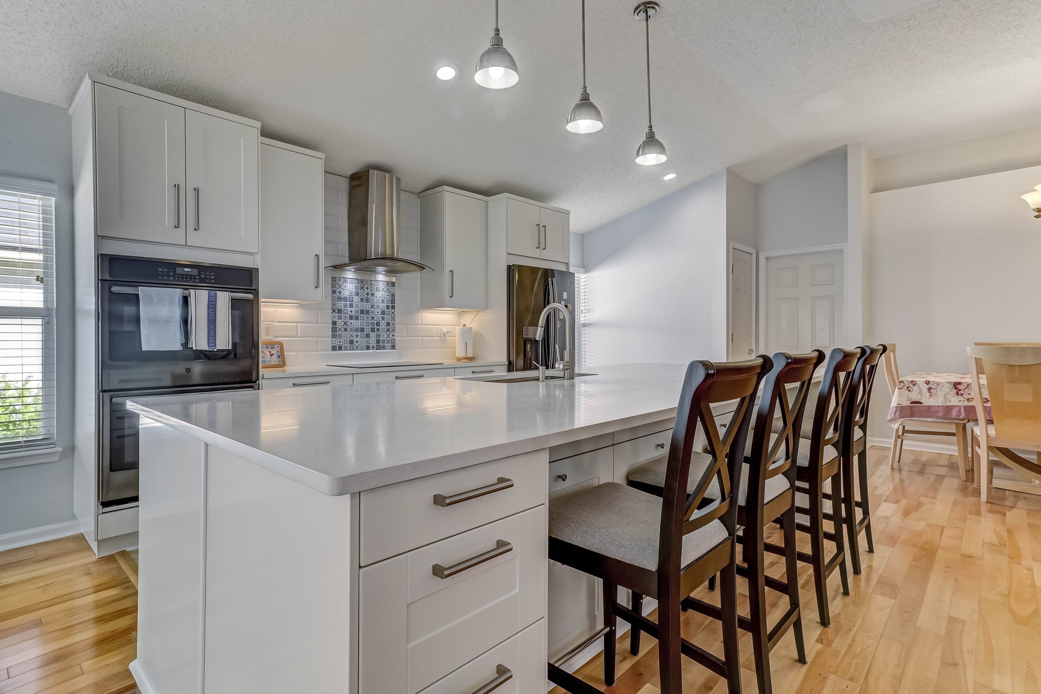 Kitchen/Breakfast Bar