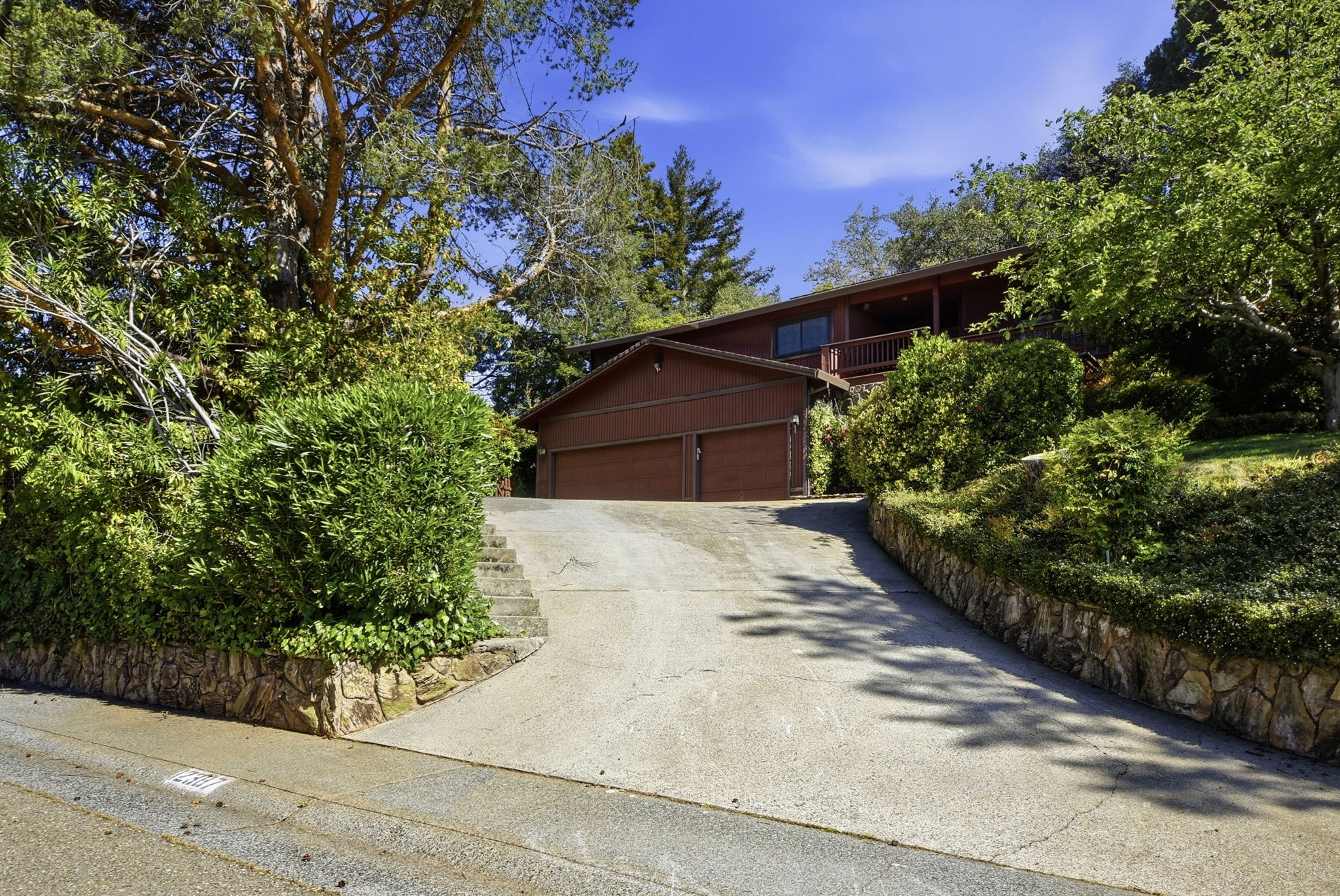 003_F8_12387 Incline Dr