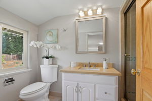 Main House Upstairs Bathroom