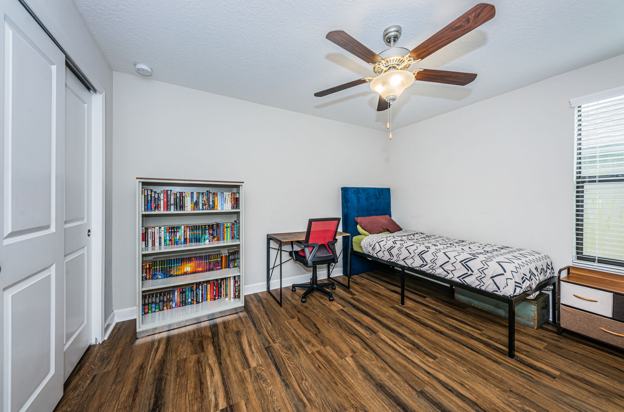 Upper Level Bedroom4