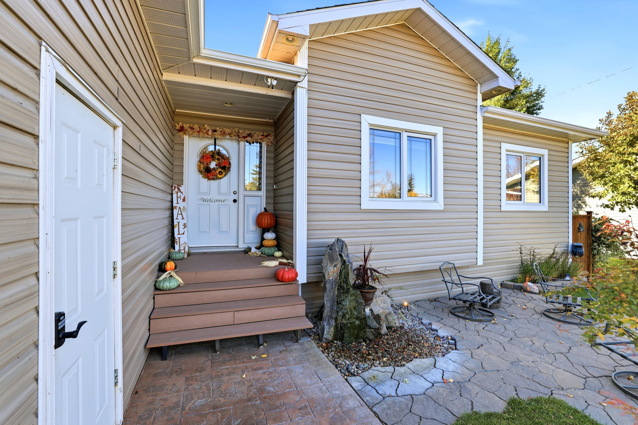 04. 124 2nd Ave W. - Exterior Front