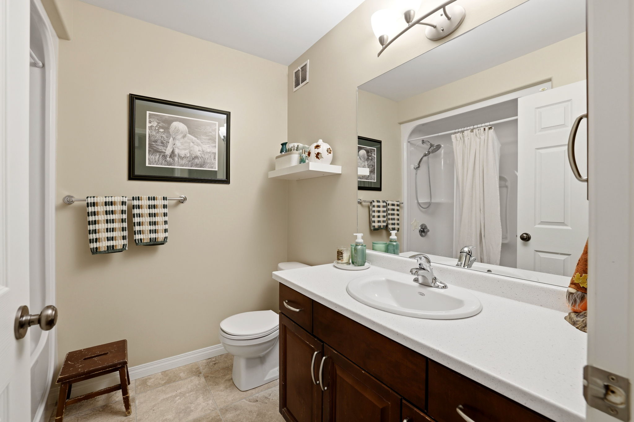 17. 124 2nd Ave W. - Bathroom