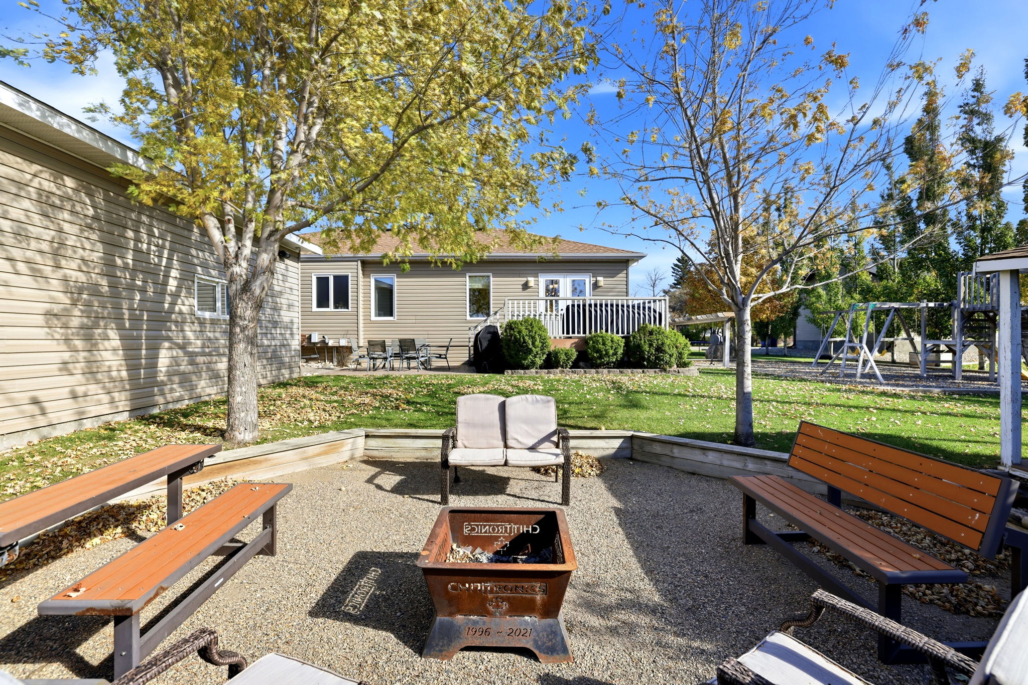 44. 124 2nd Ave W. - Fire Pit