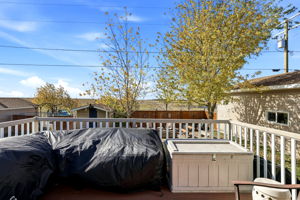 48. 124 2nd Ave W. - Deck