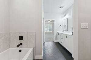 124 5th St_032 (2).jpg