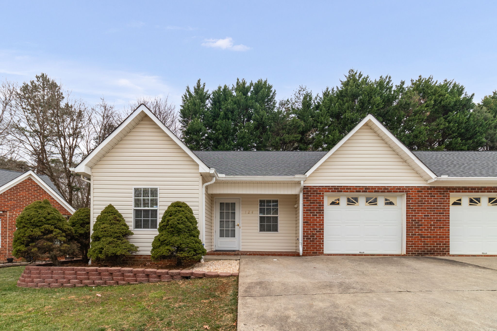 124 Bethania Oaks Cir-1