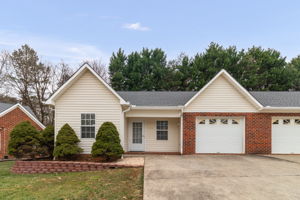 124 Bethania Oaks Cir-1