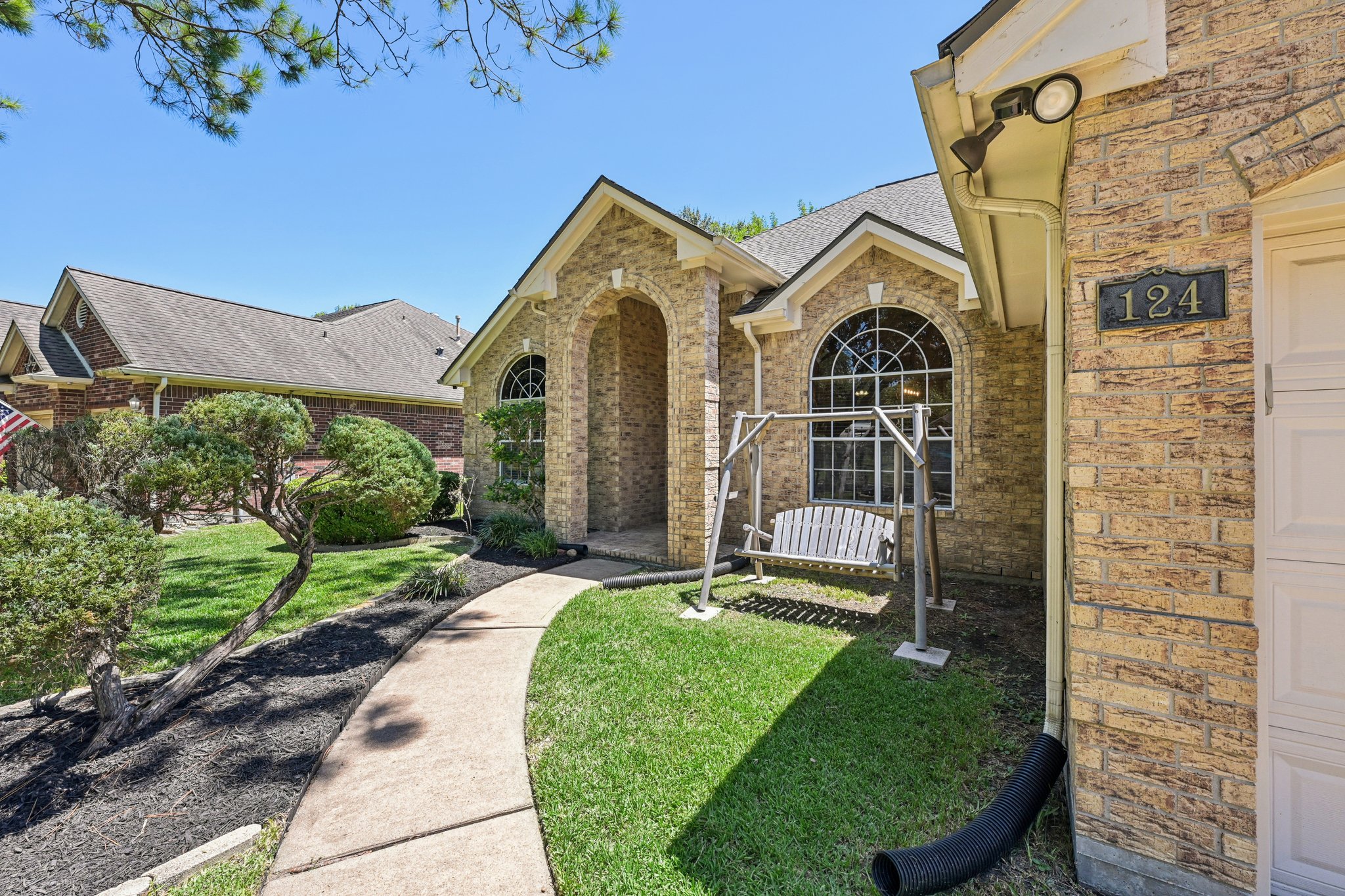 Crimson Bay Dr-L1808-006.jpg