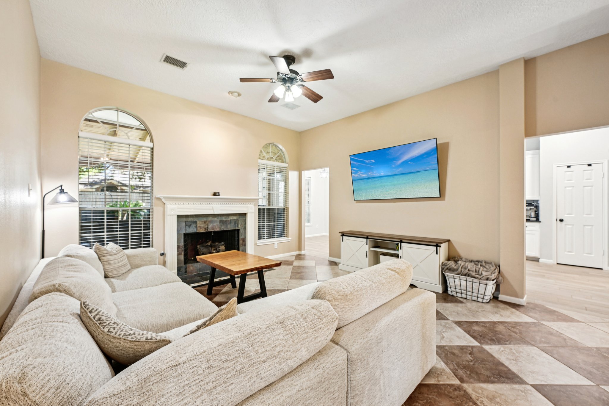 Crimson Bay Dr-L1808-012.jpg