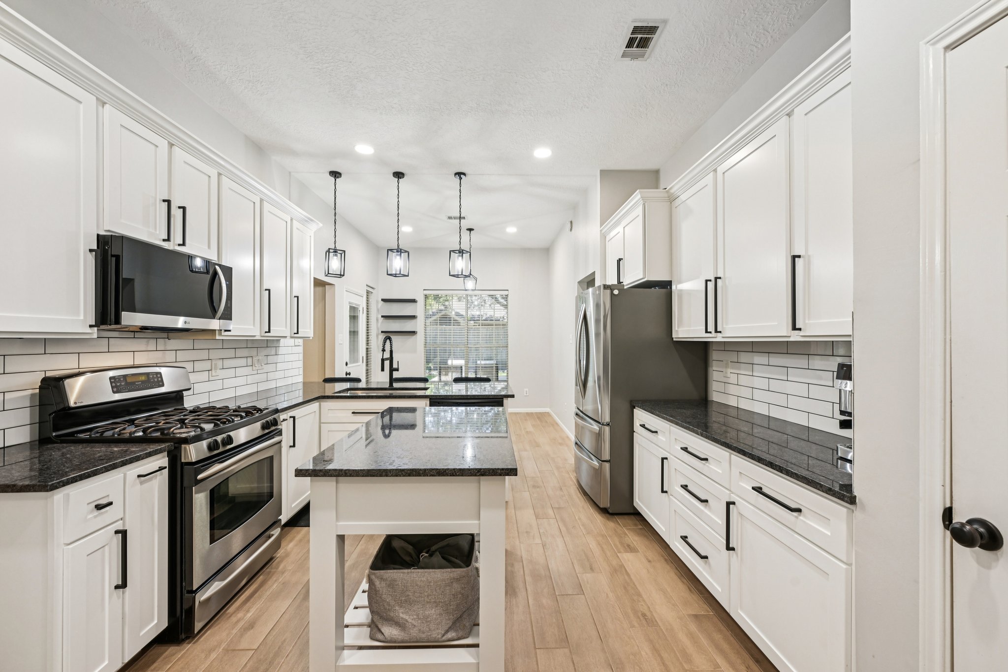 Crimson Bay Dr-L1808-018.jpg