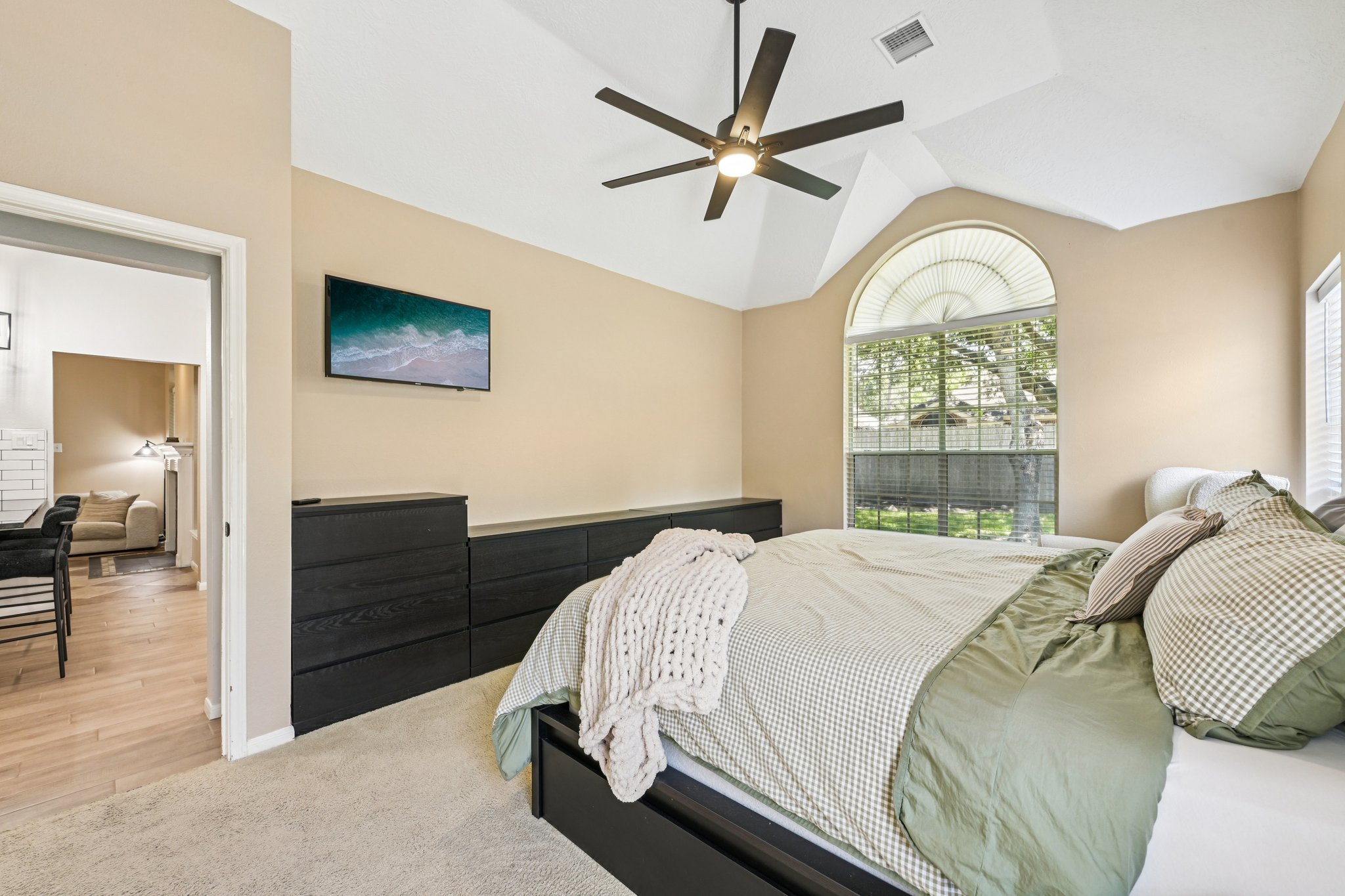 Crimson Bay Dr-L1808-032.jpg