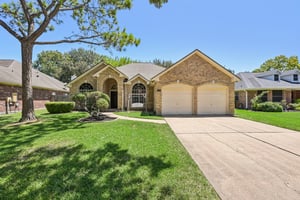 Crimson Bay Dr-L1808-001.jpg