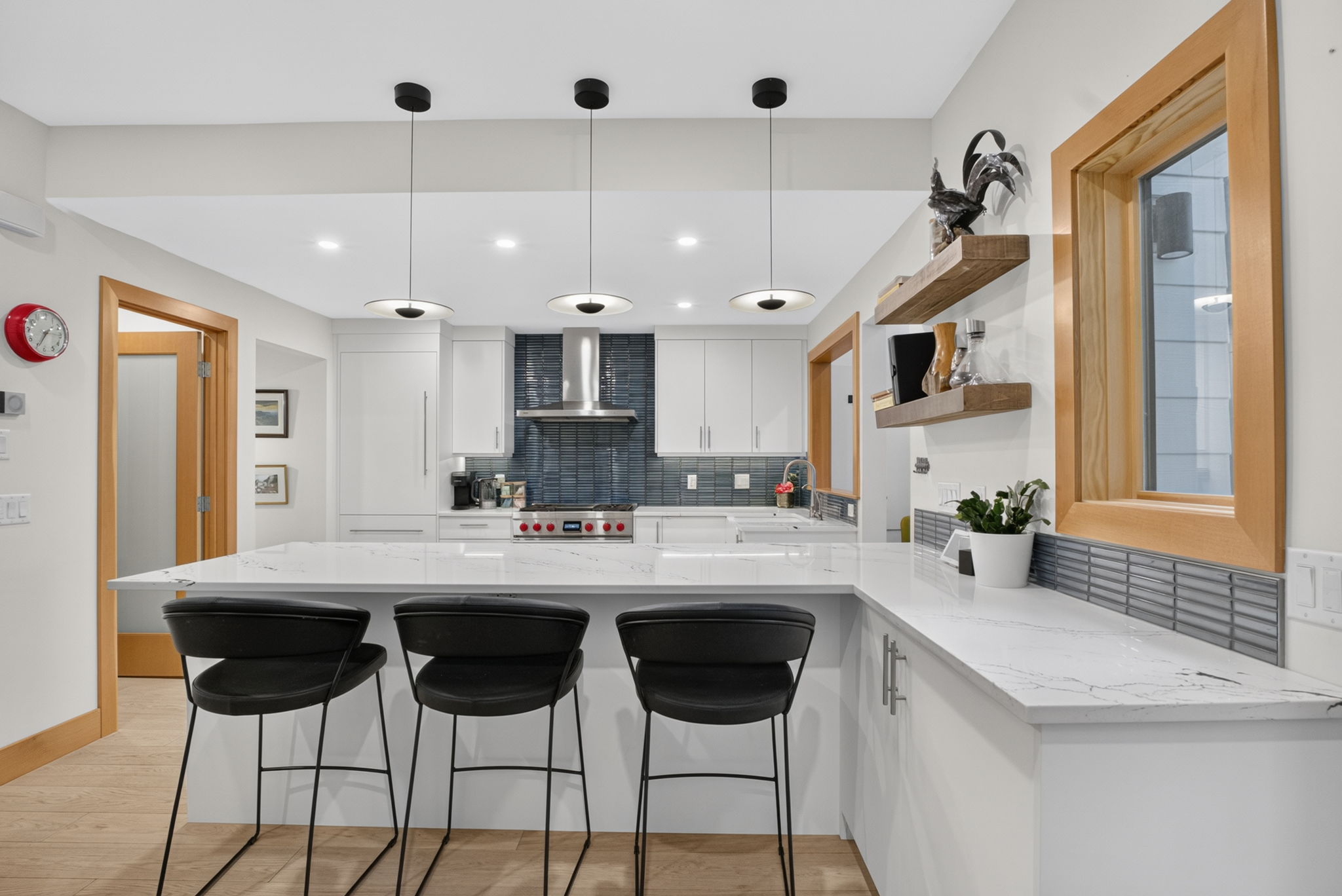 124 Garden Crescent SW — chef's kitchen