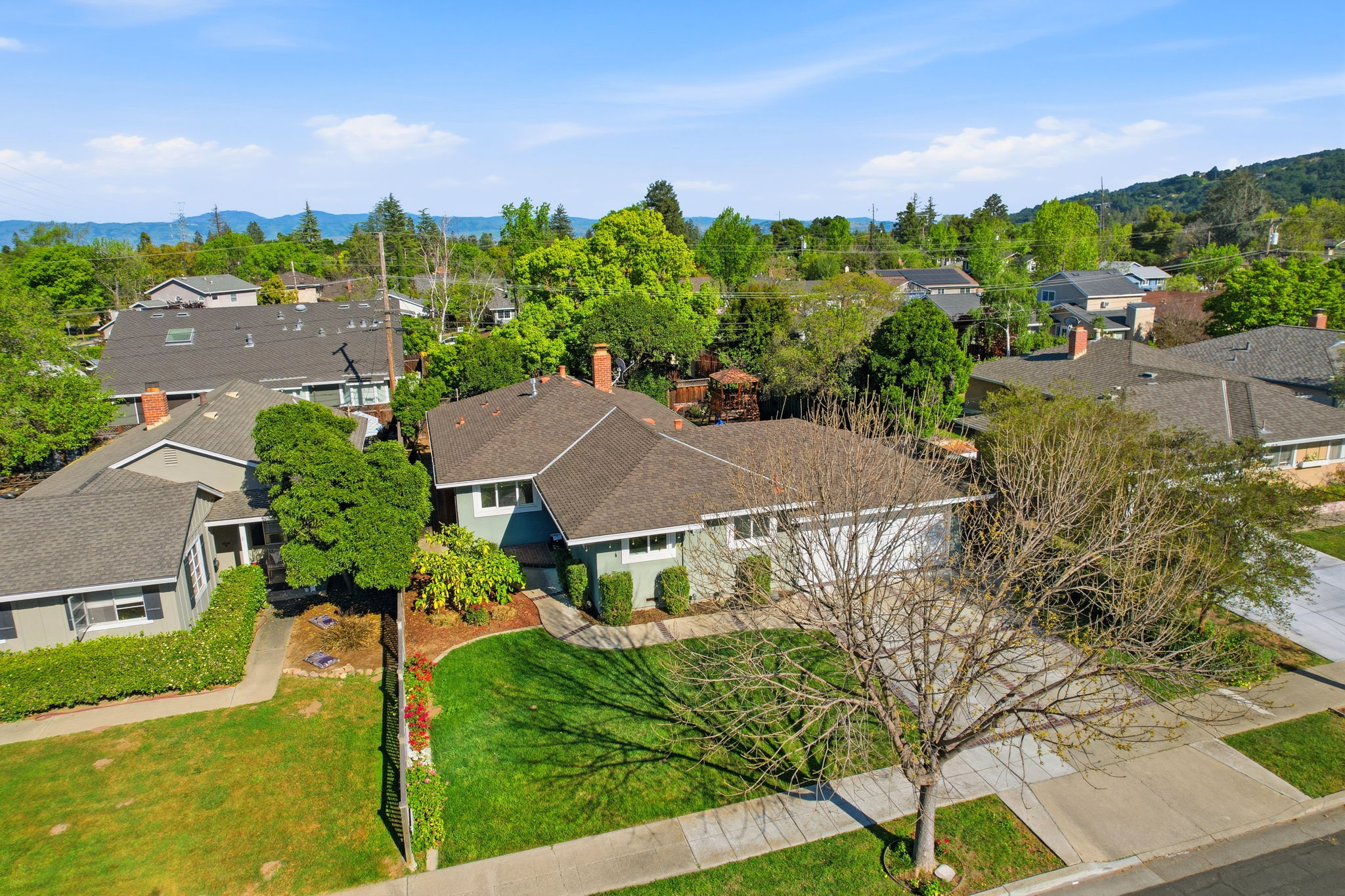 001_F8_AERIAL_124 Hollycrest Dr