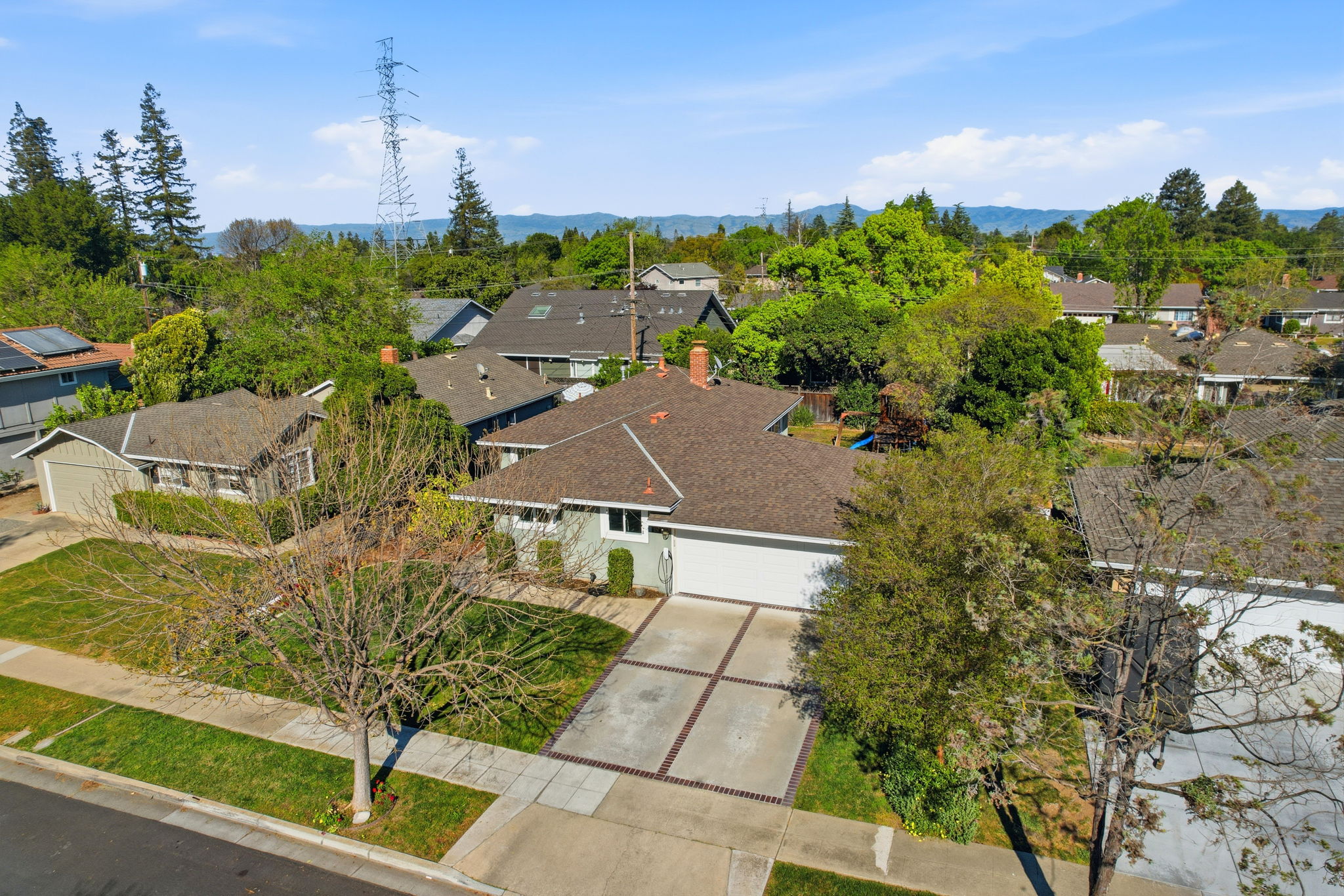 002_F8_AERIAL_124 Hollycrest Dr