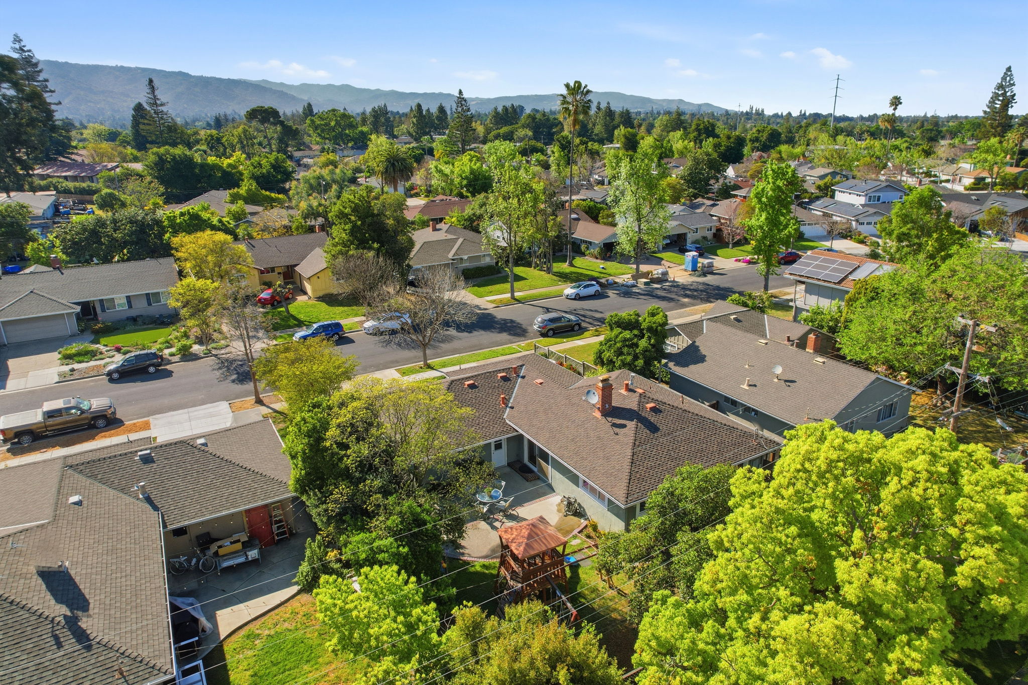 008_F8_AERIAL_124 Hollycrest Dr