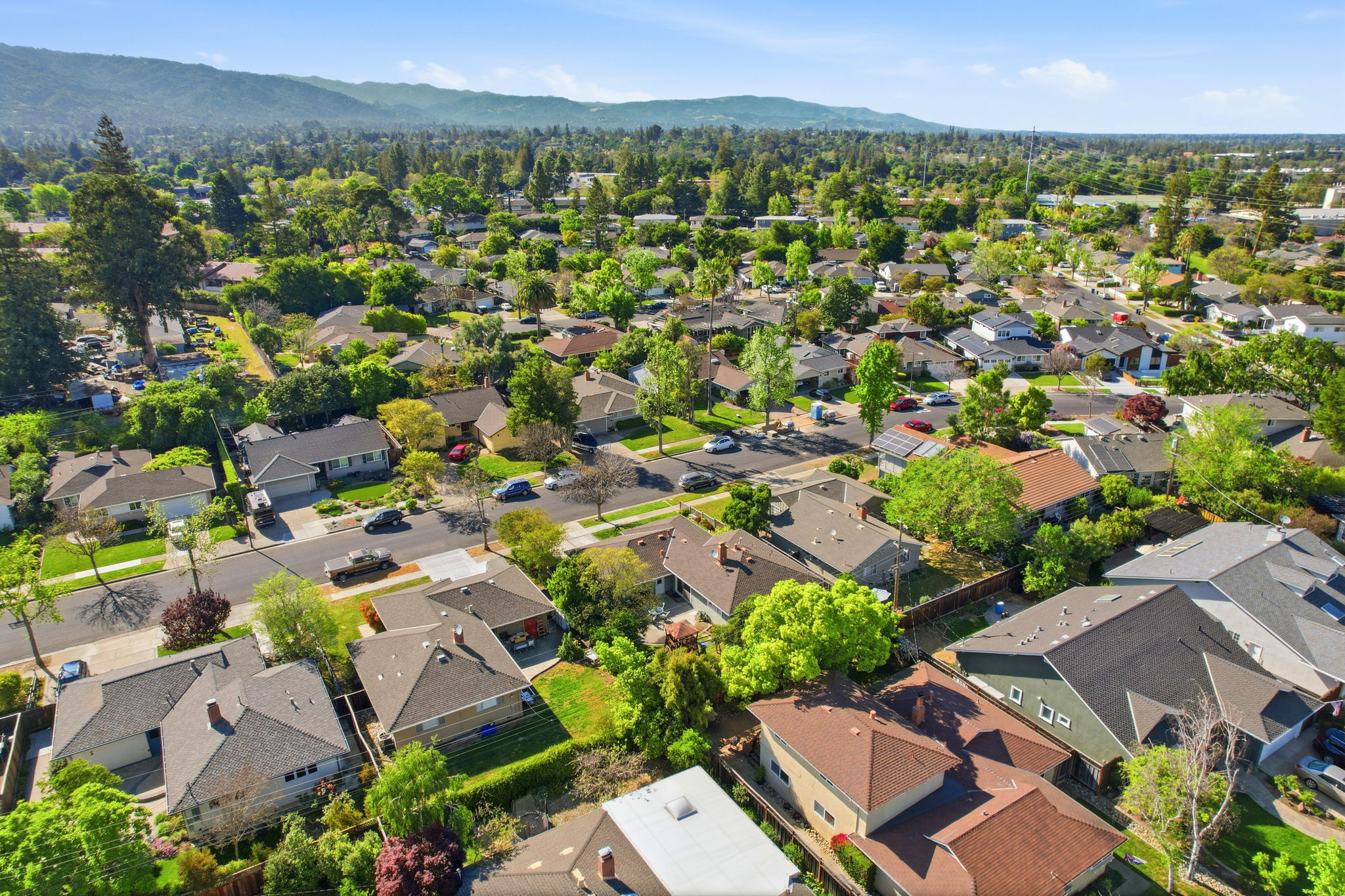 009_F8_AERIAL_124 Hollycrest Dr