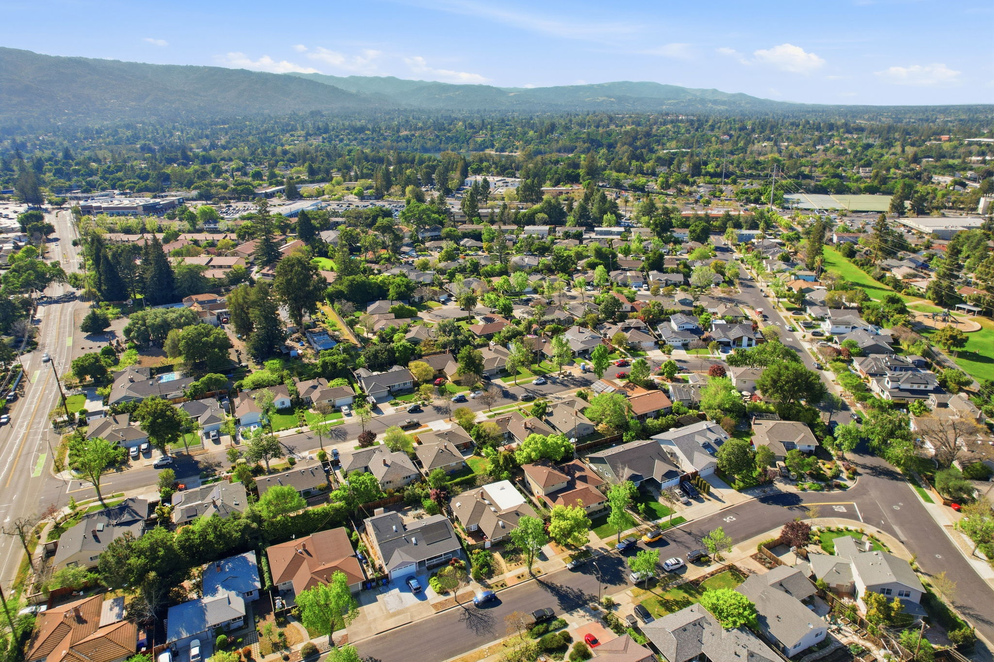 012_F8_AERIAL_124 Hollycrest Dr