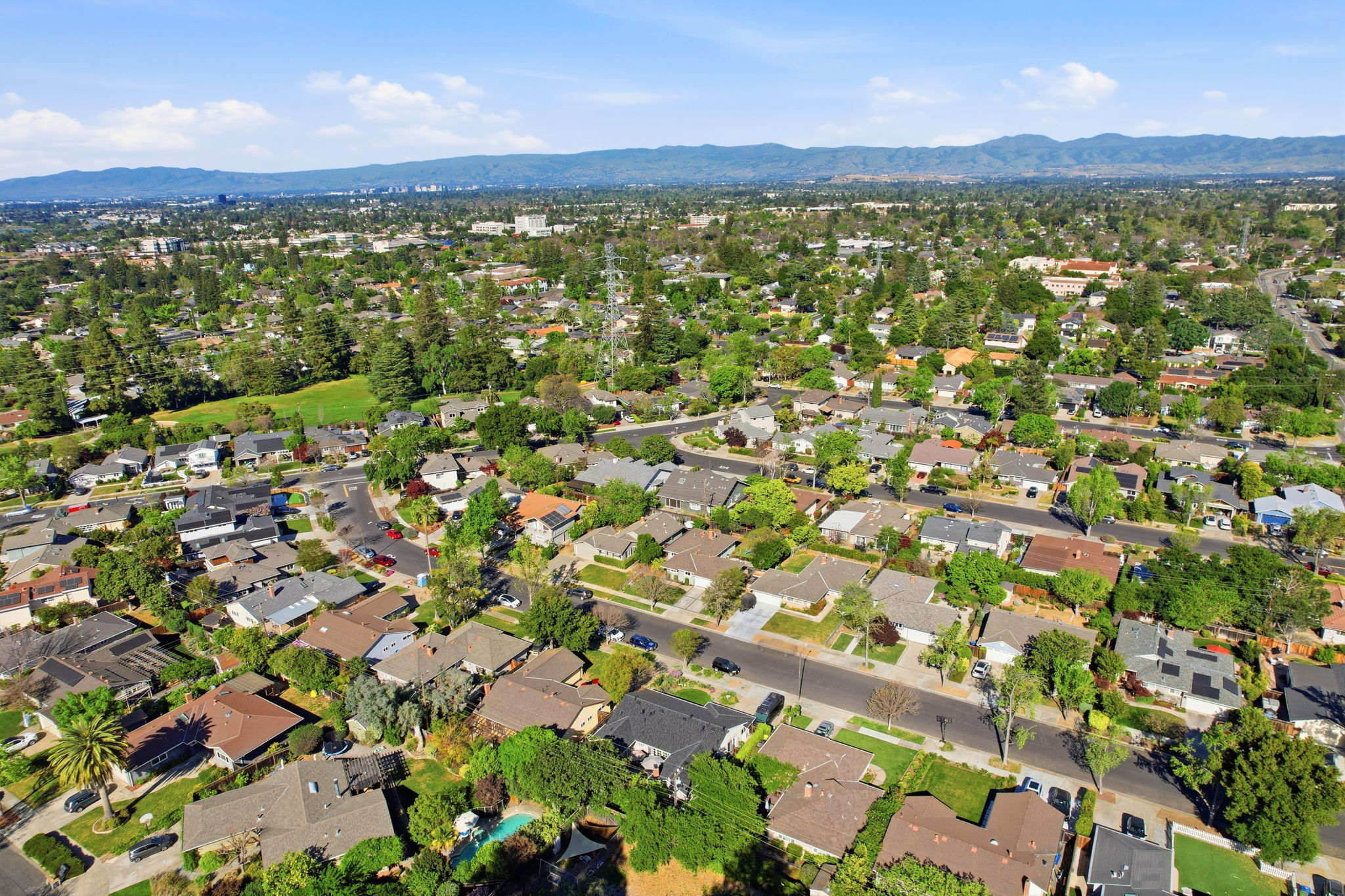 013_F8_AERIAL_124 Hollycrest Dr