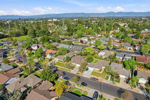 005_F8_AERIAL_124 Hollycrest Dr