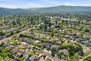 011_F8_AERIAL_124 Hollycrest Dr