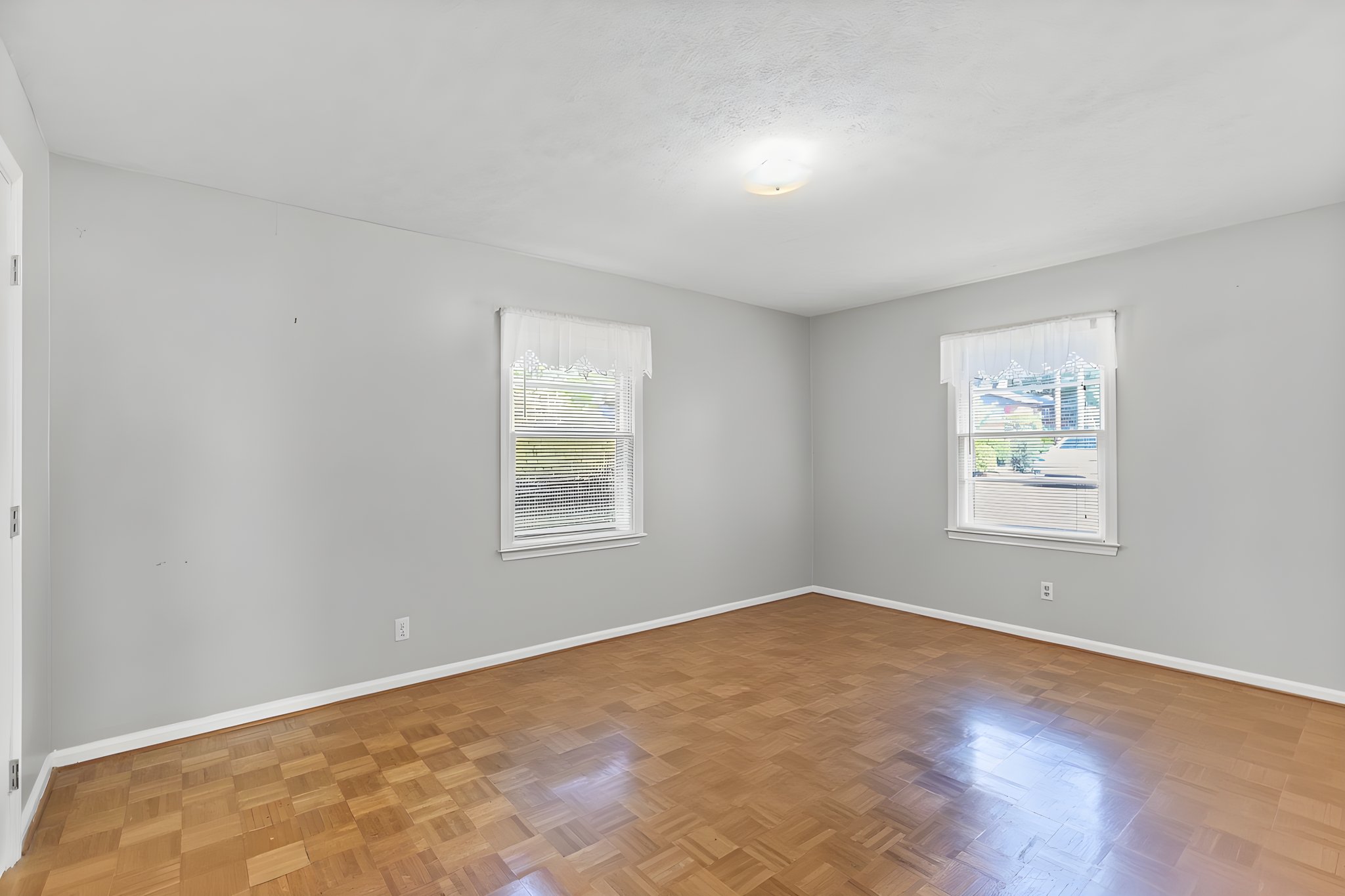 PLMG1067 furniture removed.jpeg