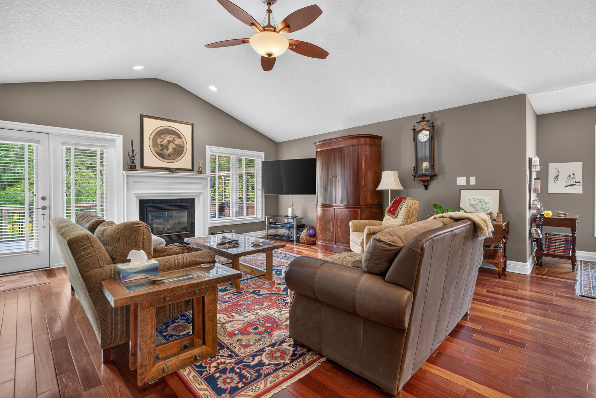  Photo 8
