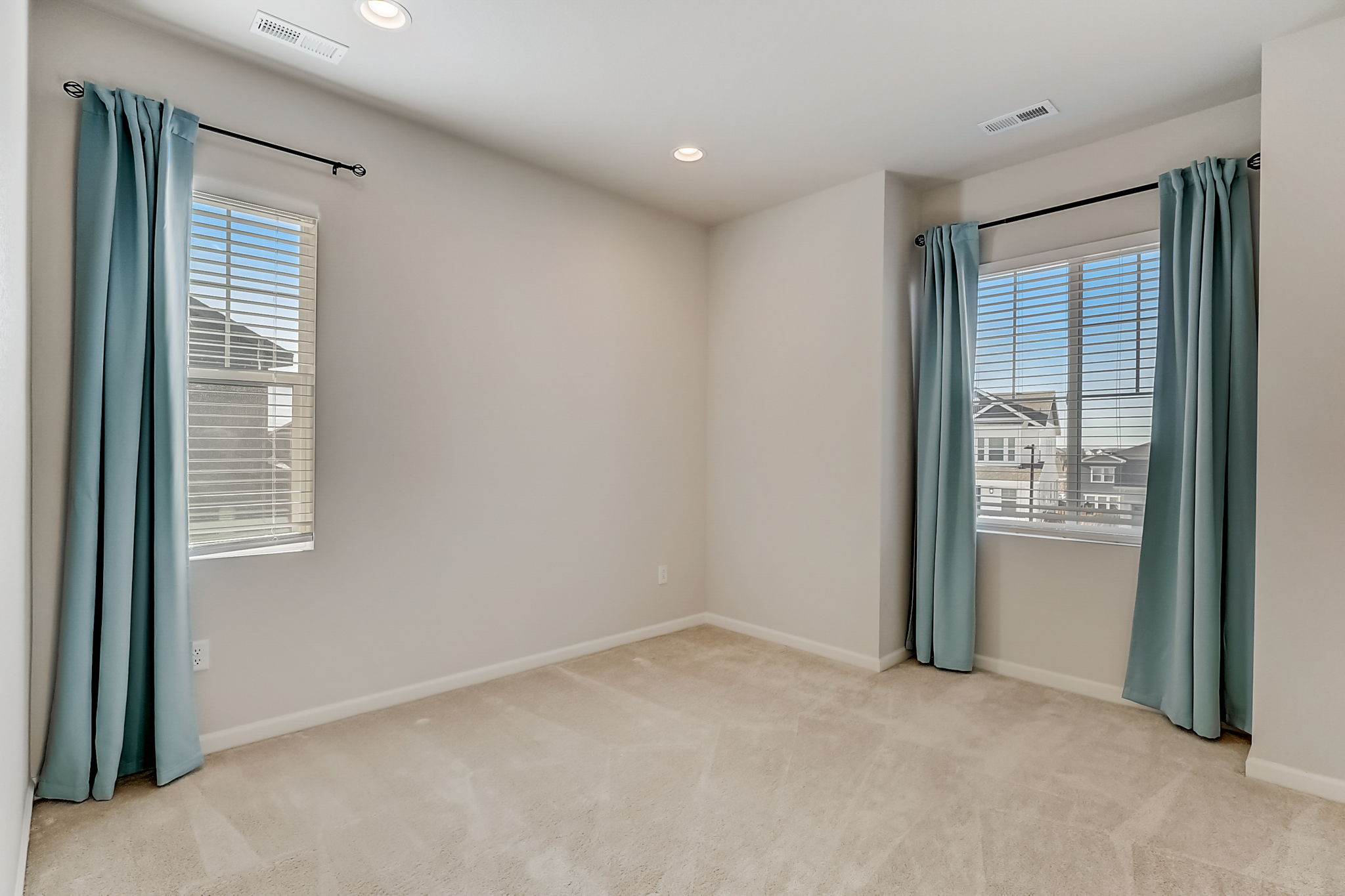 N Oak Hill Way-035