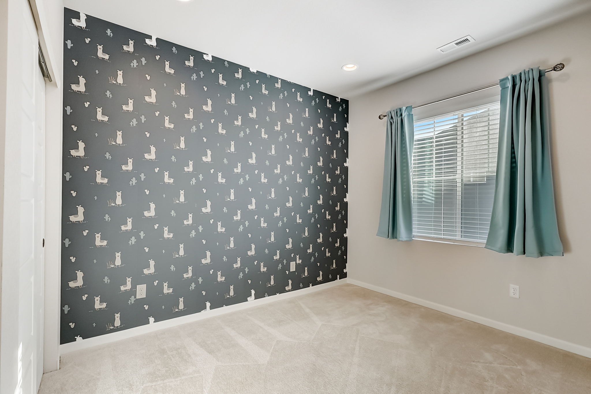 N Oak Hill Way-031