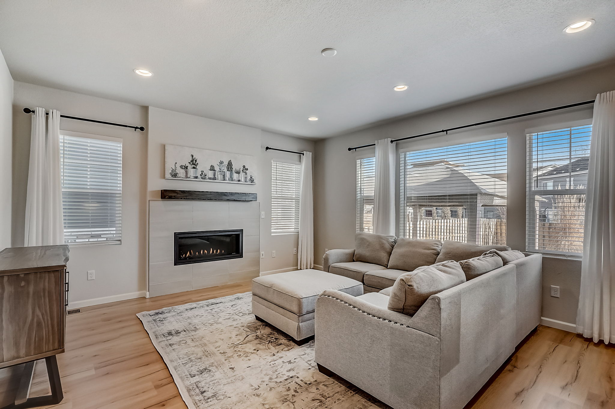 N Oak Hill Way-007