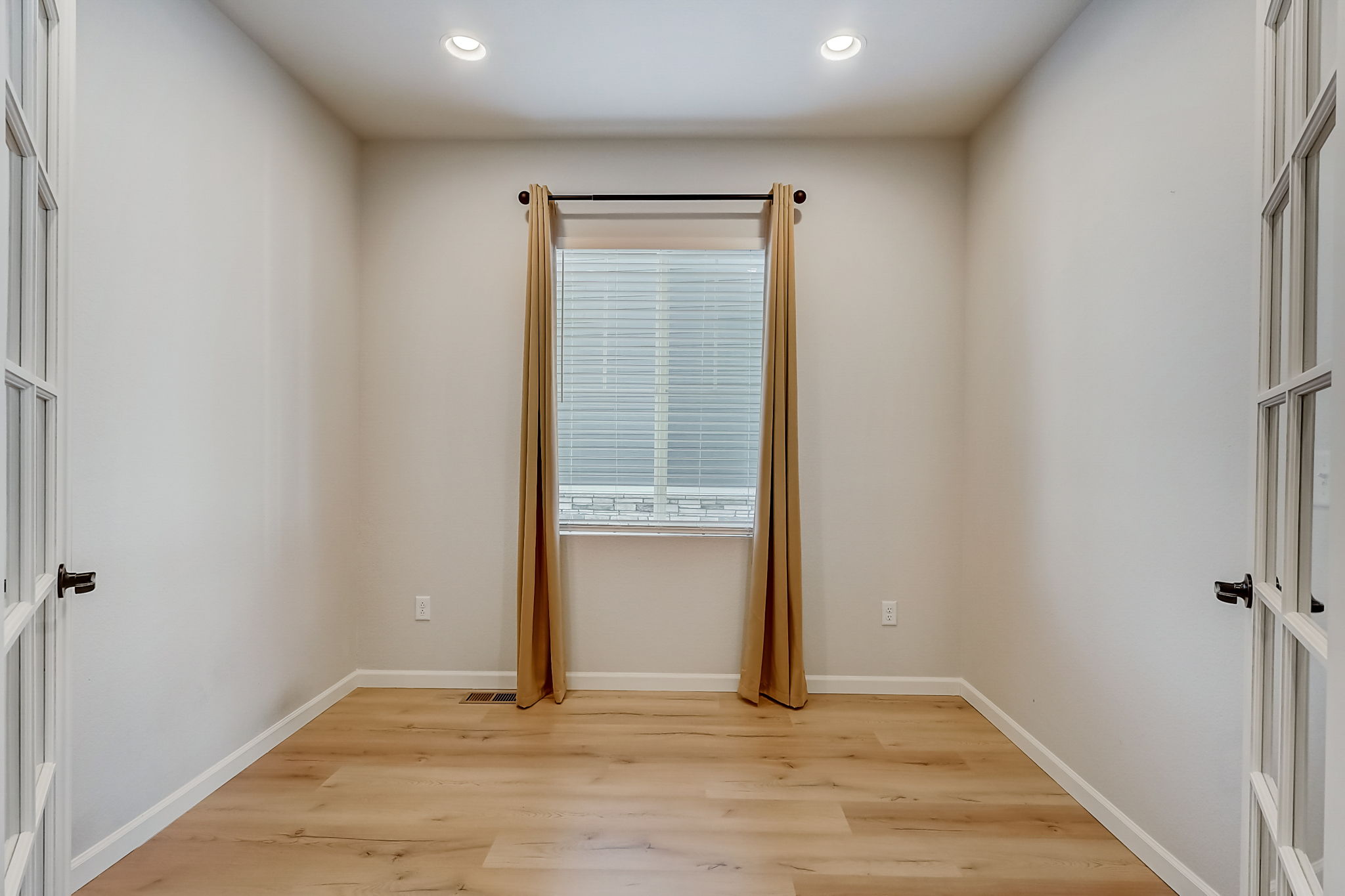 N Oak Hill Way-018