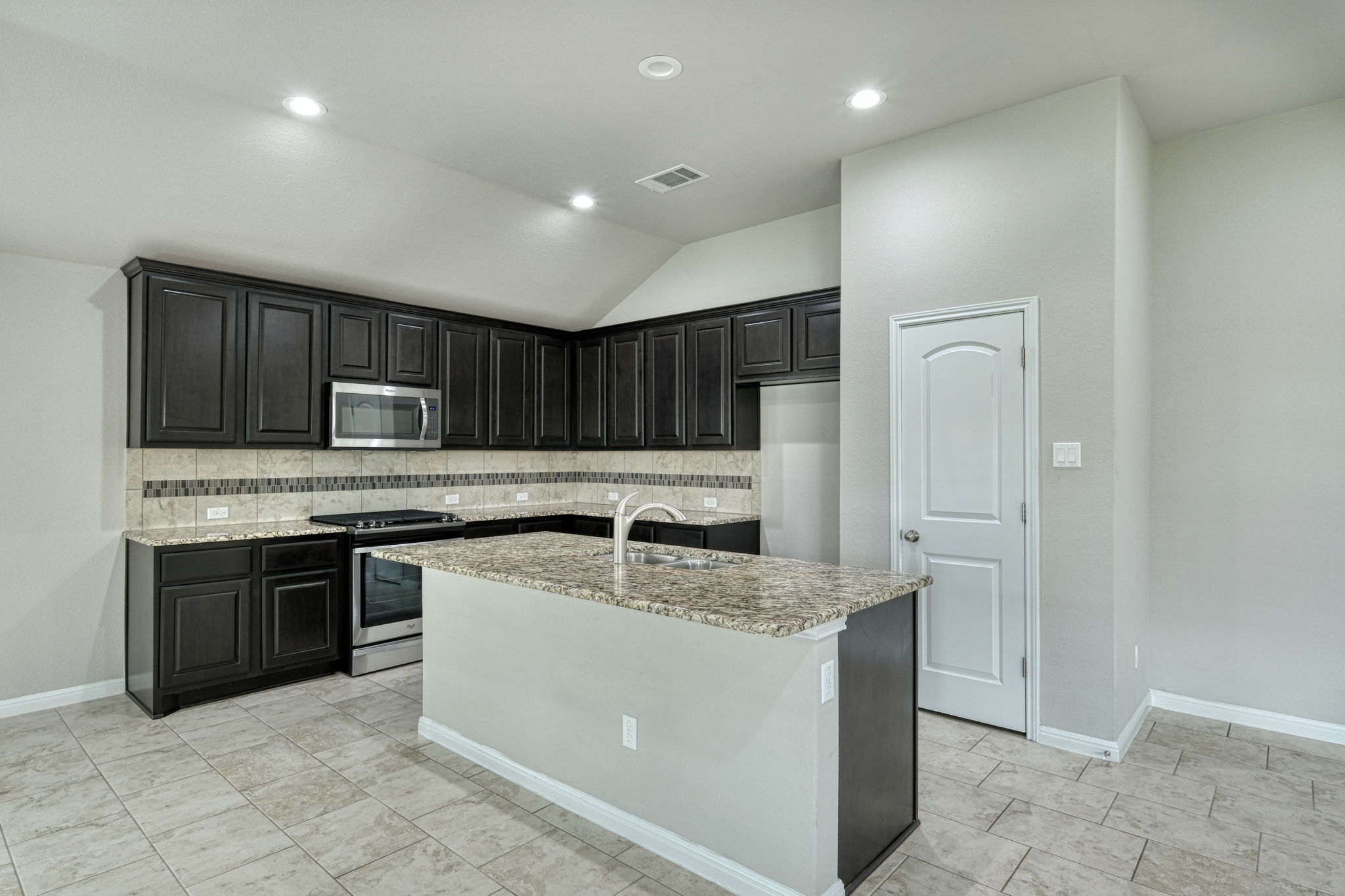 Kitchen/Breakfast Bar