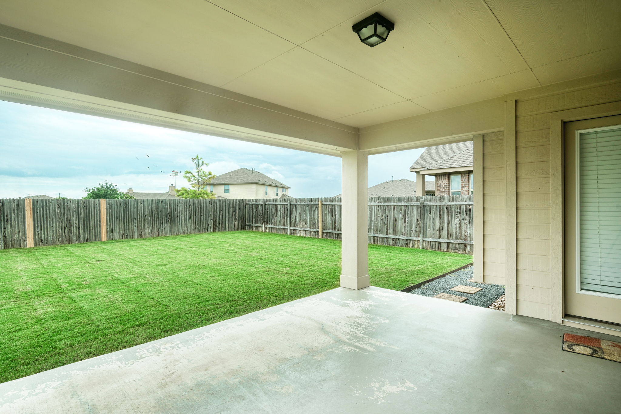 Covered Patio/Yard