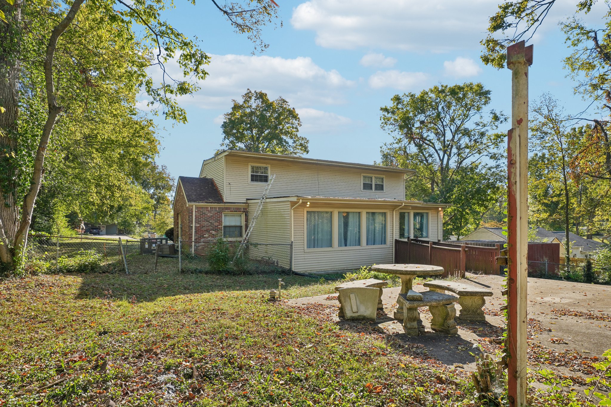 W Marthona Rd-S2410-050.jpg