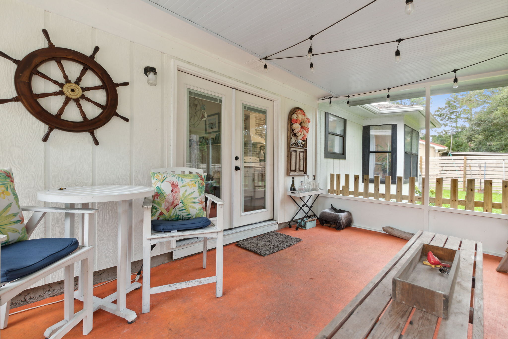 Screened-in Porch