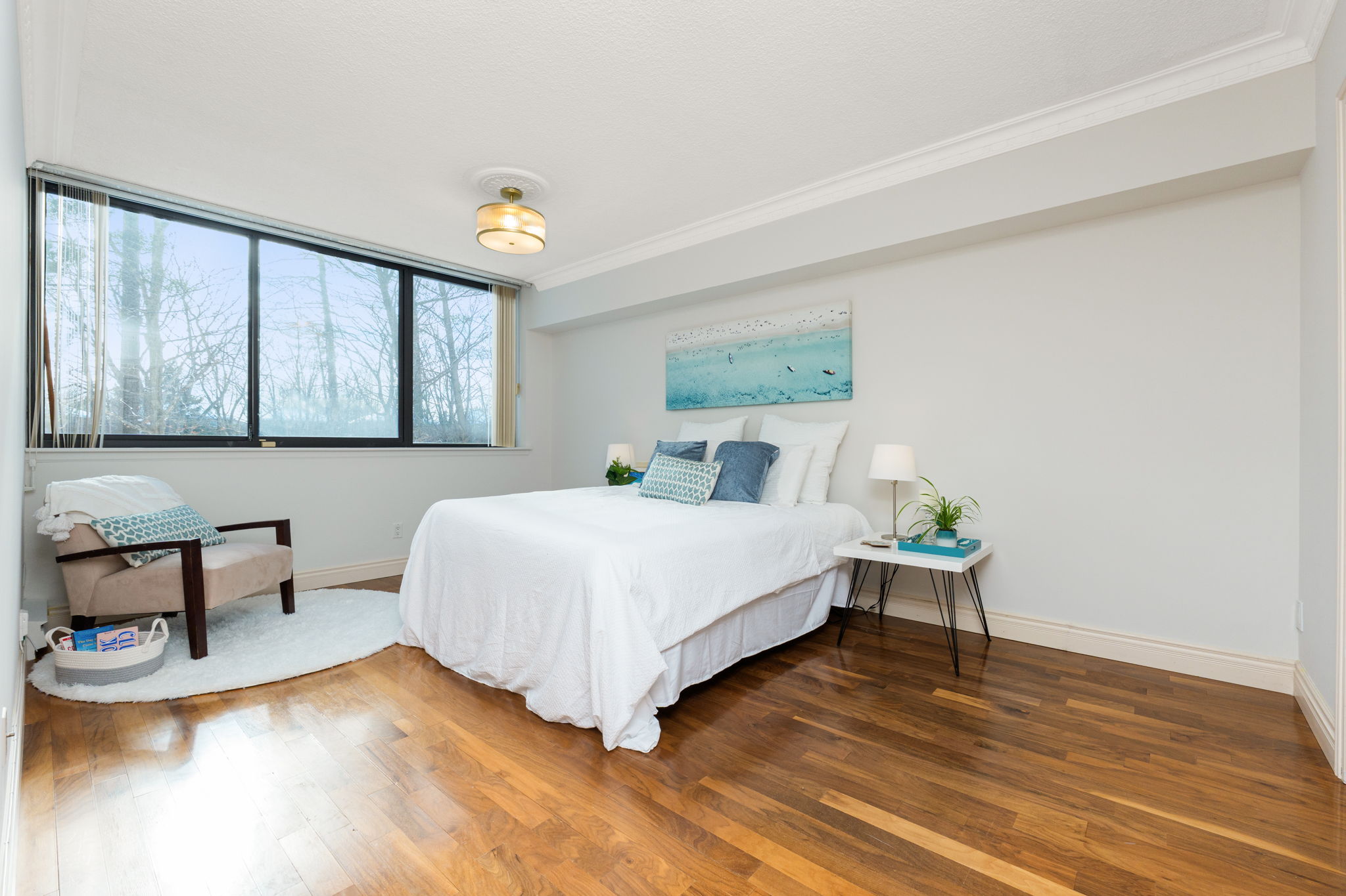 Large 2nd bedroom with walk-in closet and 4-pce ensuite bathroom