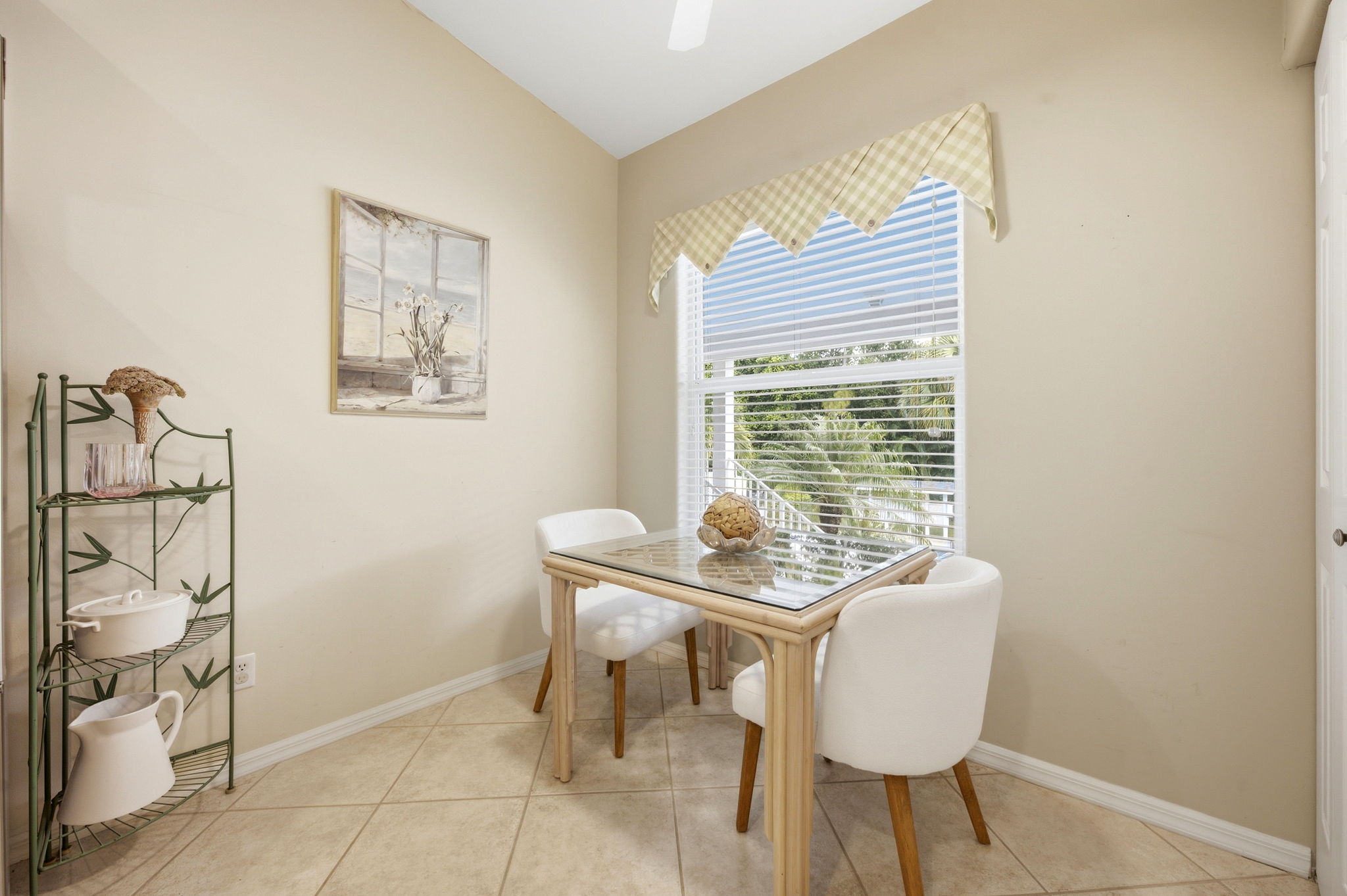 Eat in Kitchen/Breakfast Nook