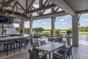 19th Hole - Bar & Dining