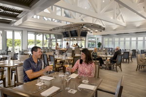 19th Hole - Bar & Dining