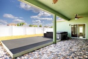 Covered Lanai With Raised Deck & Large Hot Tub