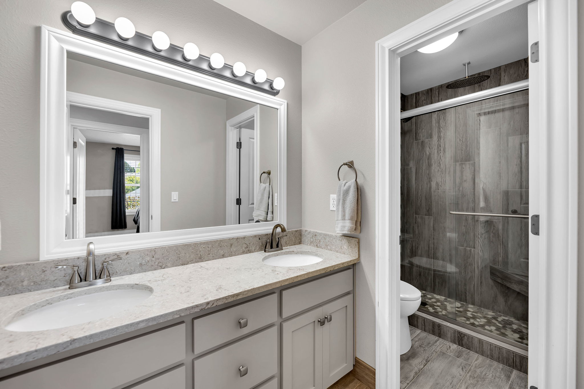 Upstairs Bathroom - Shared