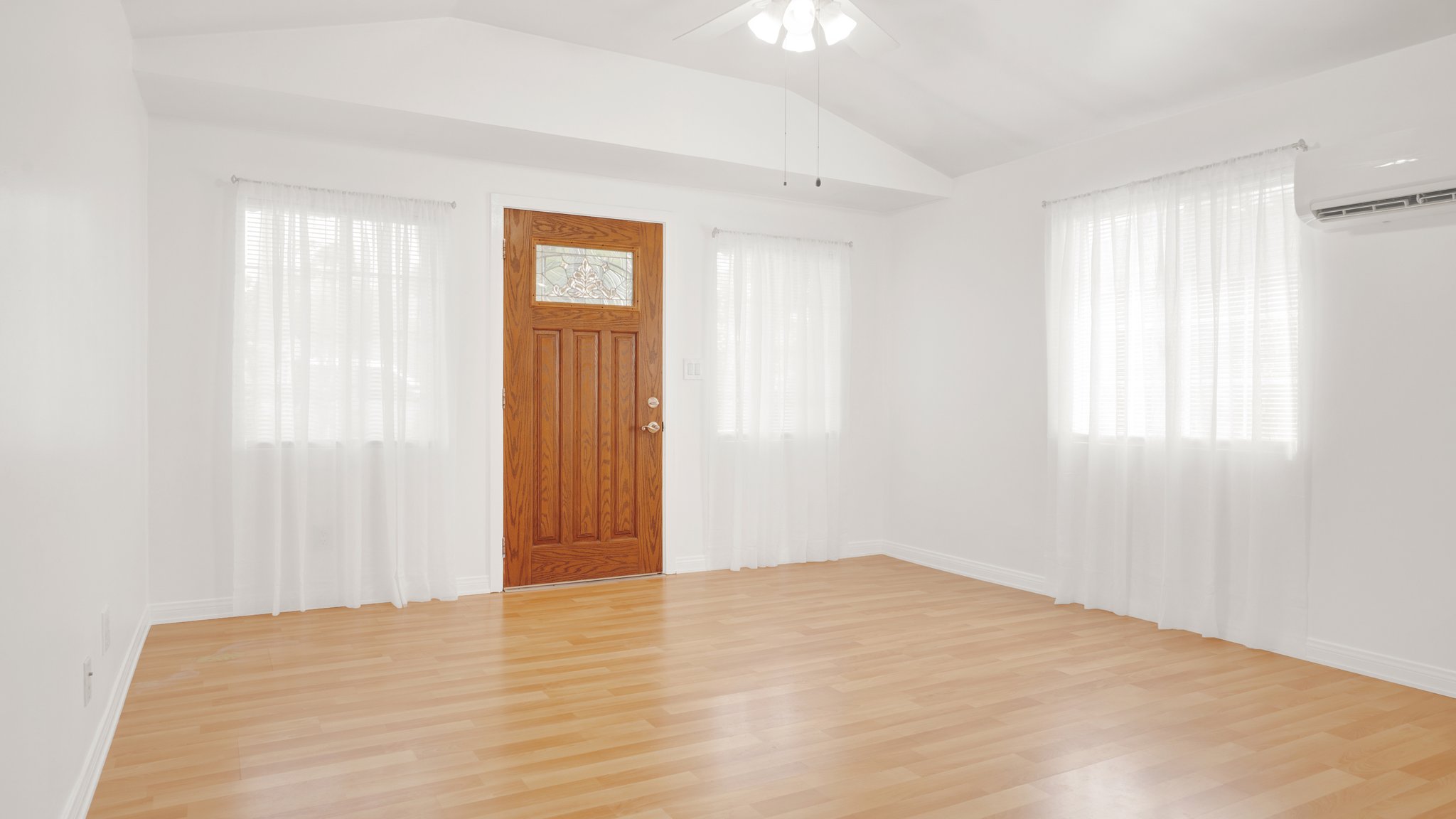 Entryway/Living Room