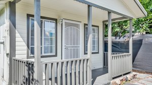 Front Porch/Entrance