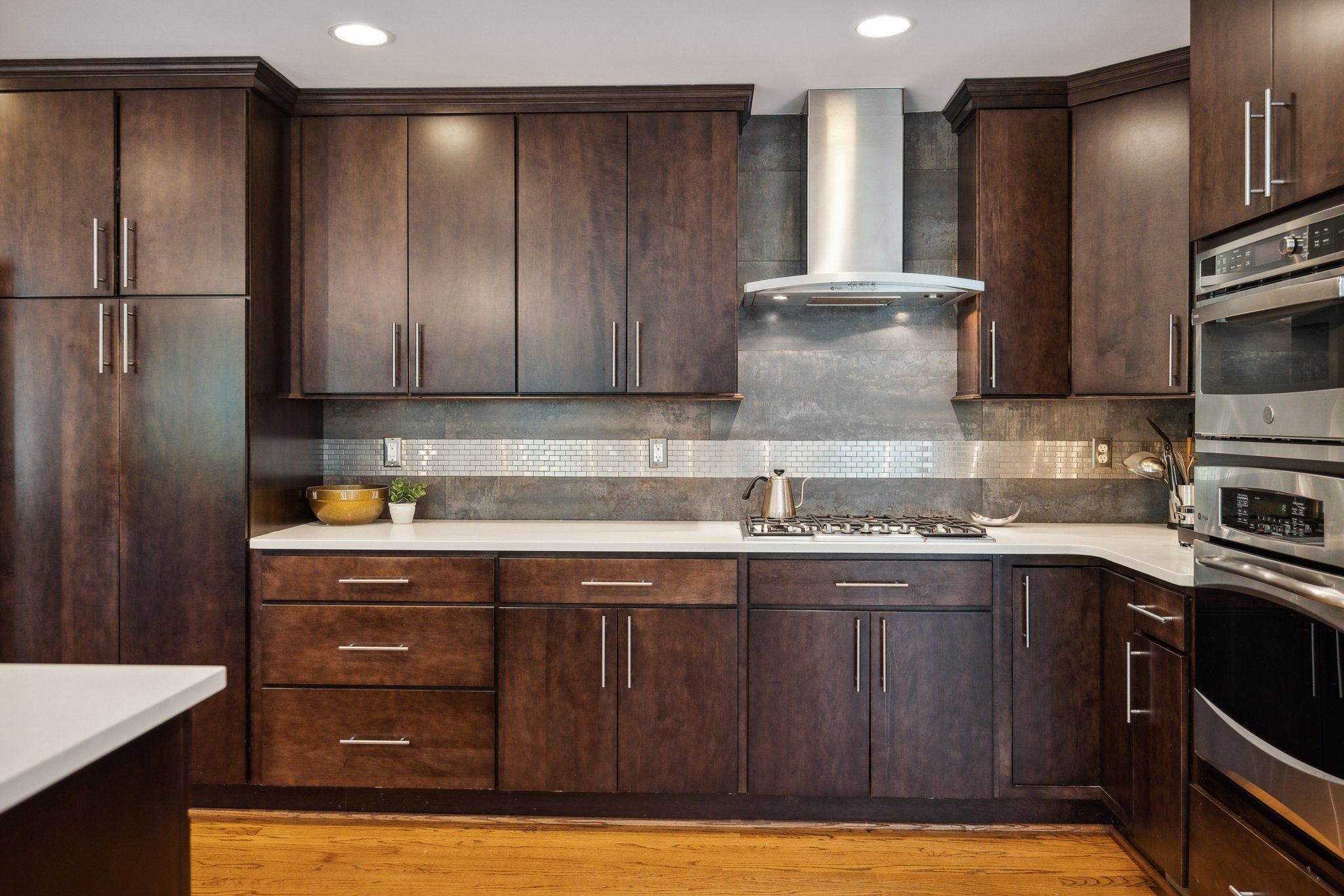 Stainless Steel Appliances & Upgraded Countertops