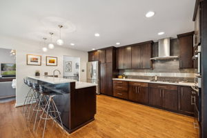Counter Seating & Ample Storage
