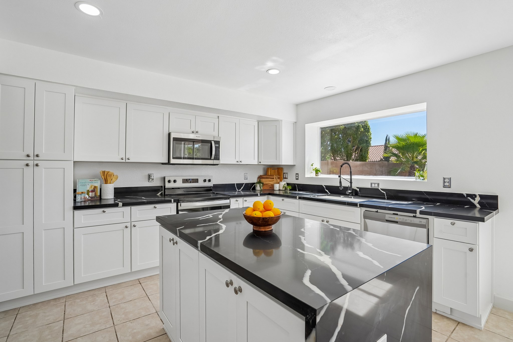 12425 W Encanto Blvd-S1109-017.jpg