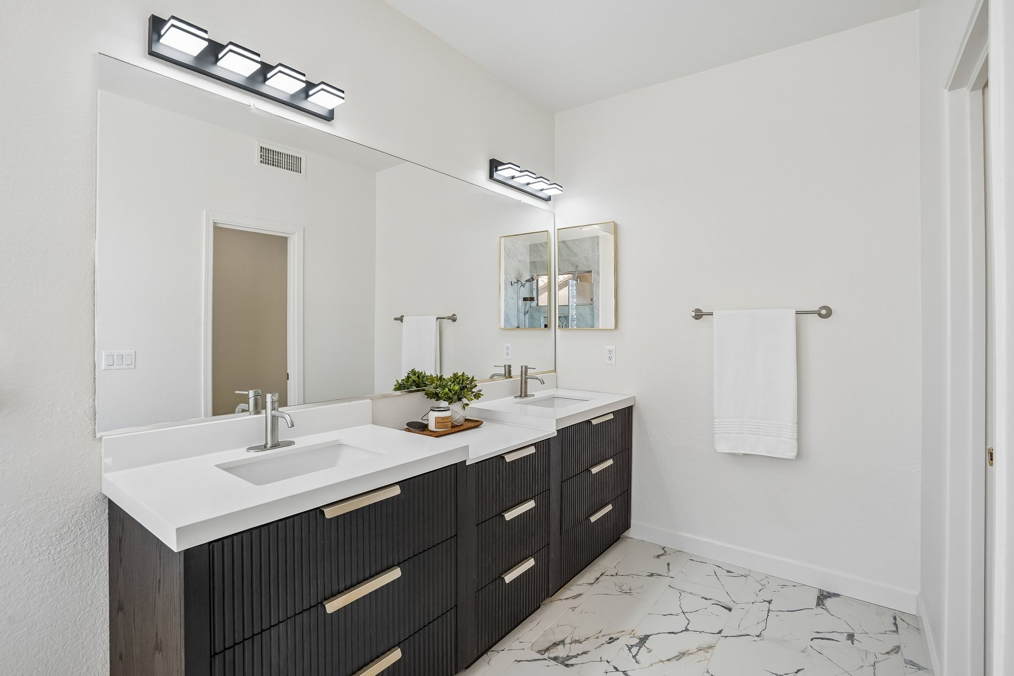 12425 W Encanto Blvd-S1109-035.jpg