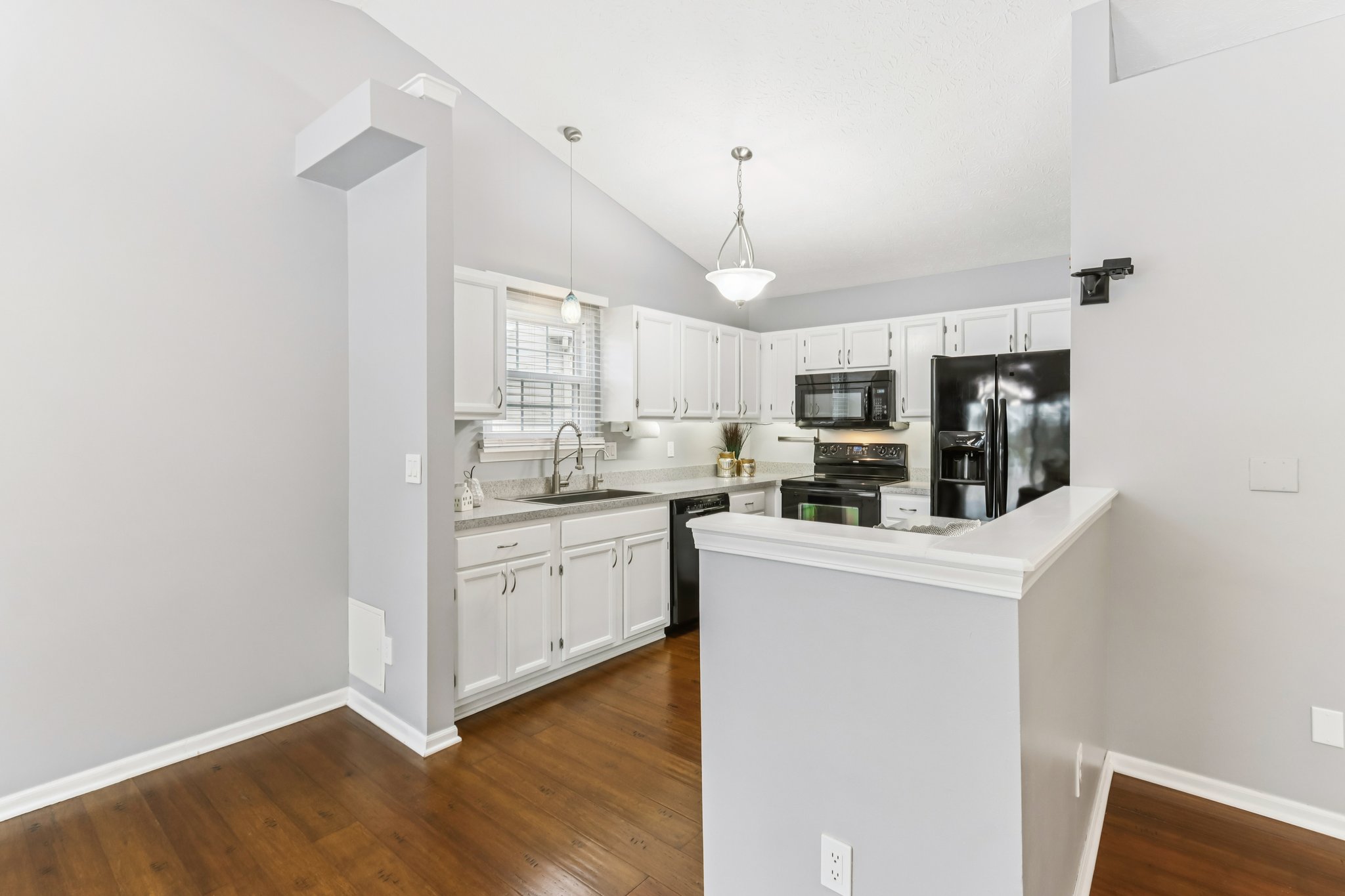 Trumbull Ct-S0712-013.jpg