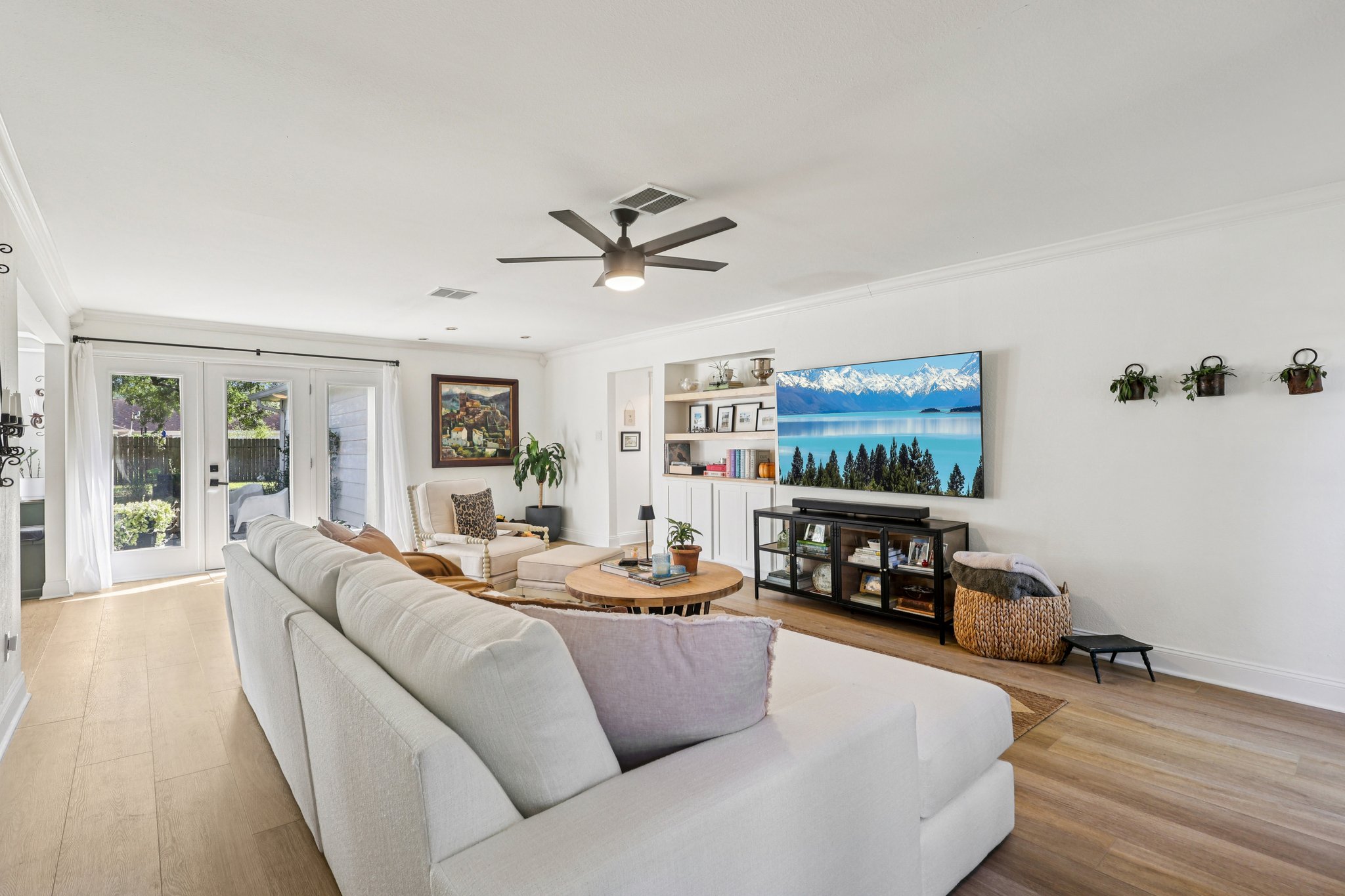 Westmere Dr-S2810-008.jpg