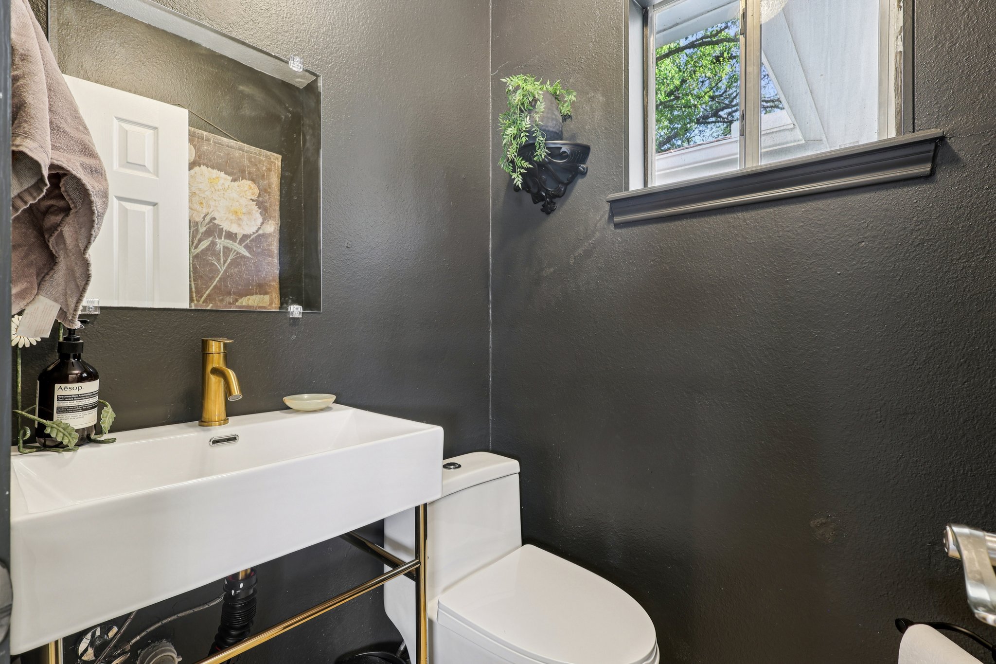 Westmere Dr-S2810-016.jpg